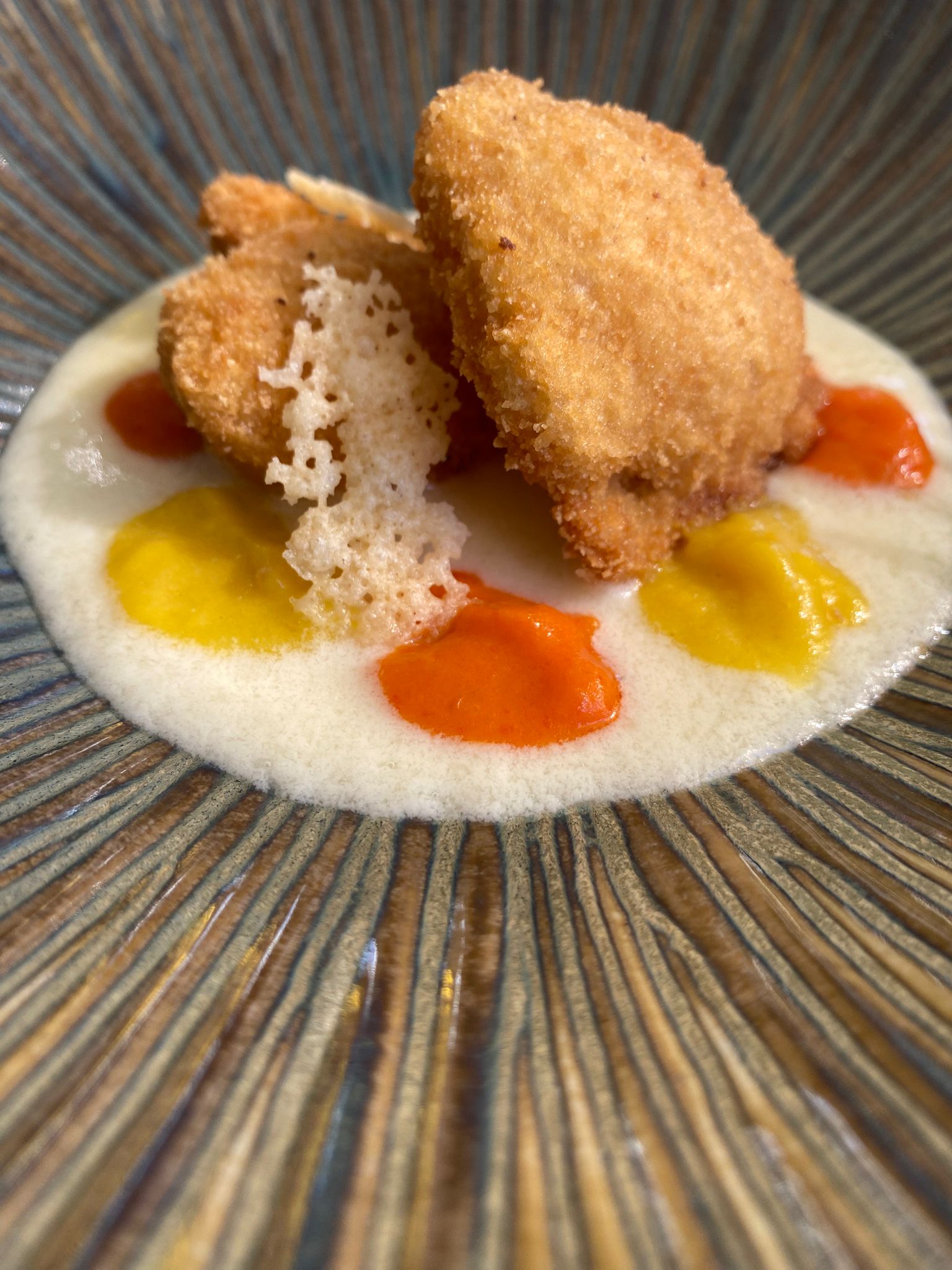 Uovo croccante con fonduta di pecorino e spuma di peperone abruzzese - La Sartoria - Grottammare (AP)